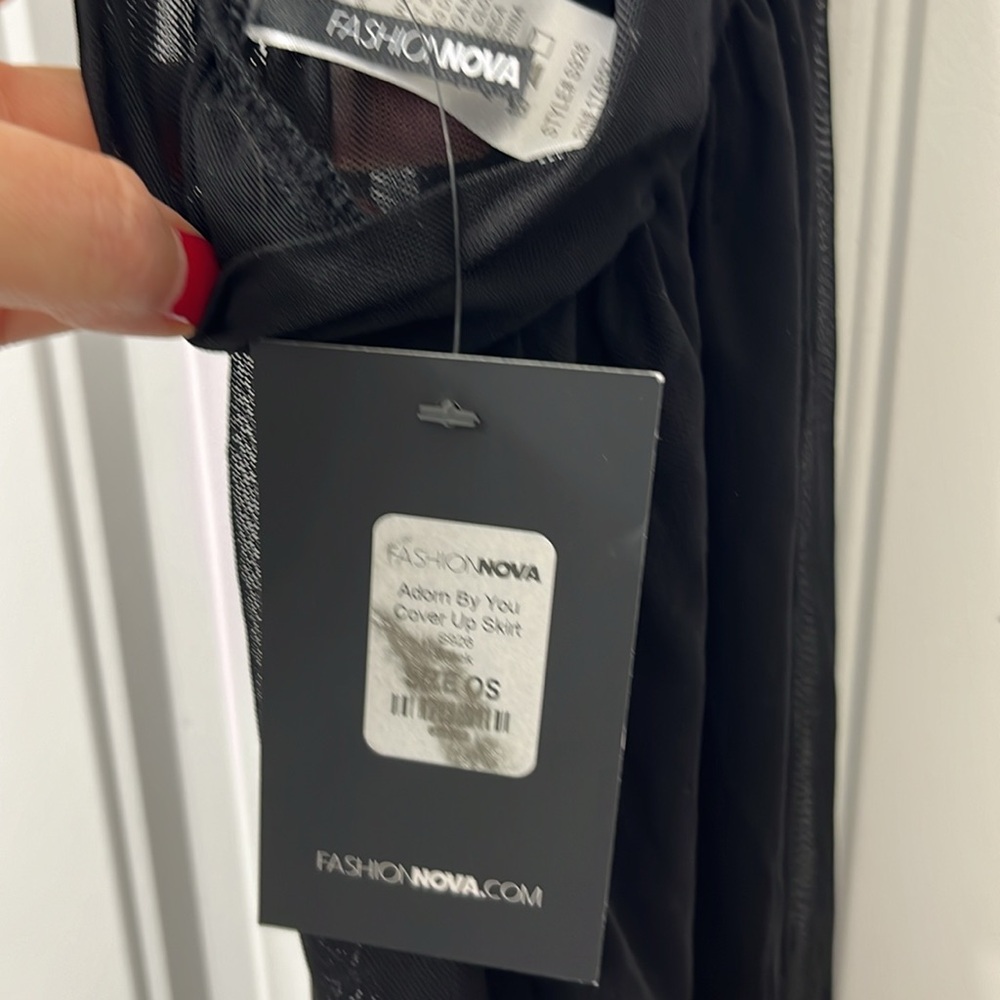 NWT Fashion Nova bathing suit cover up. - Picture 2 of 3